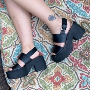Platform heeled sandal